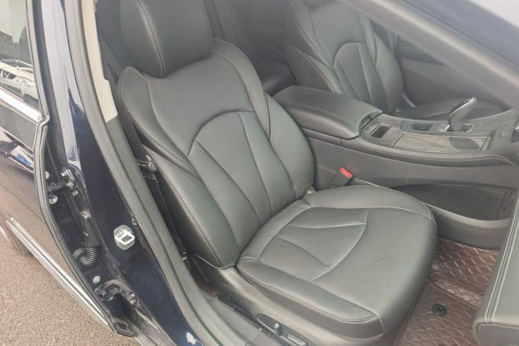 Used Buick LaCrosse 2022 552T Luxury Version Right Front Seat