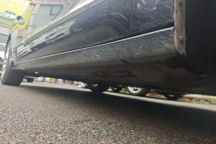 Used Buick LaCrosse 2022 552T Luxury Version Right Side Sill