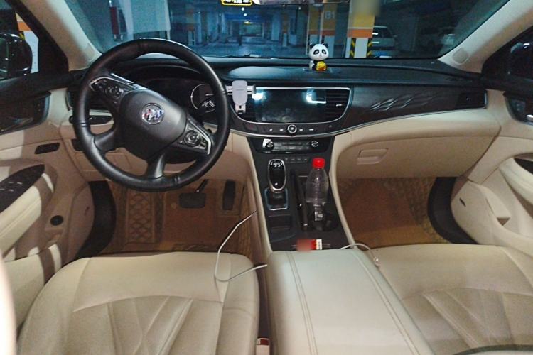 Used Buick LaCrosse 2022 Avenir Avia First Edition Center Console