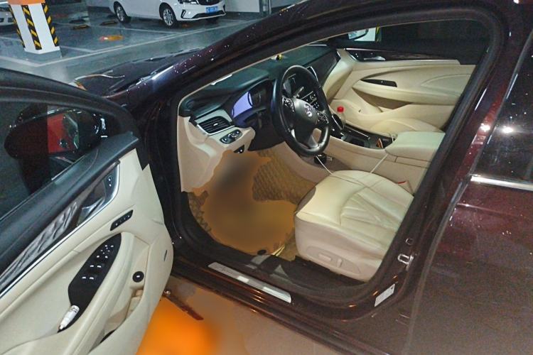 Used Buick LaCrosse 2022 Avenir Avia First Edition Driver Seat