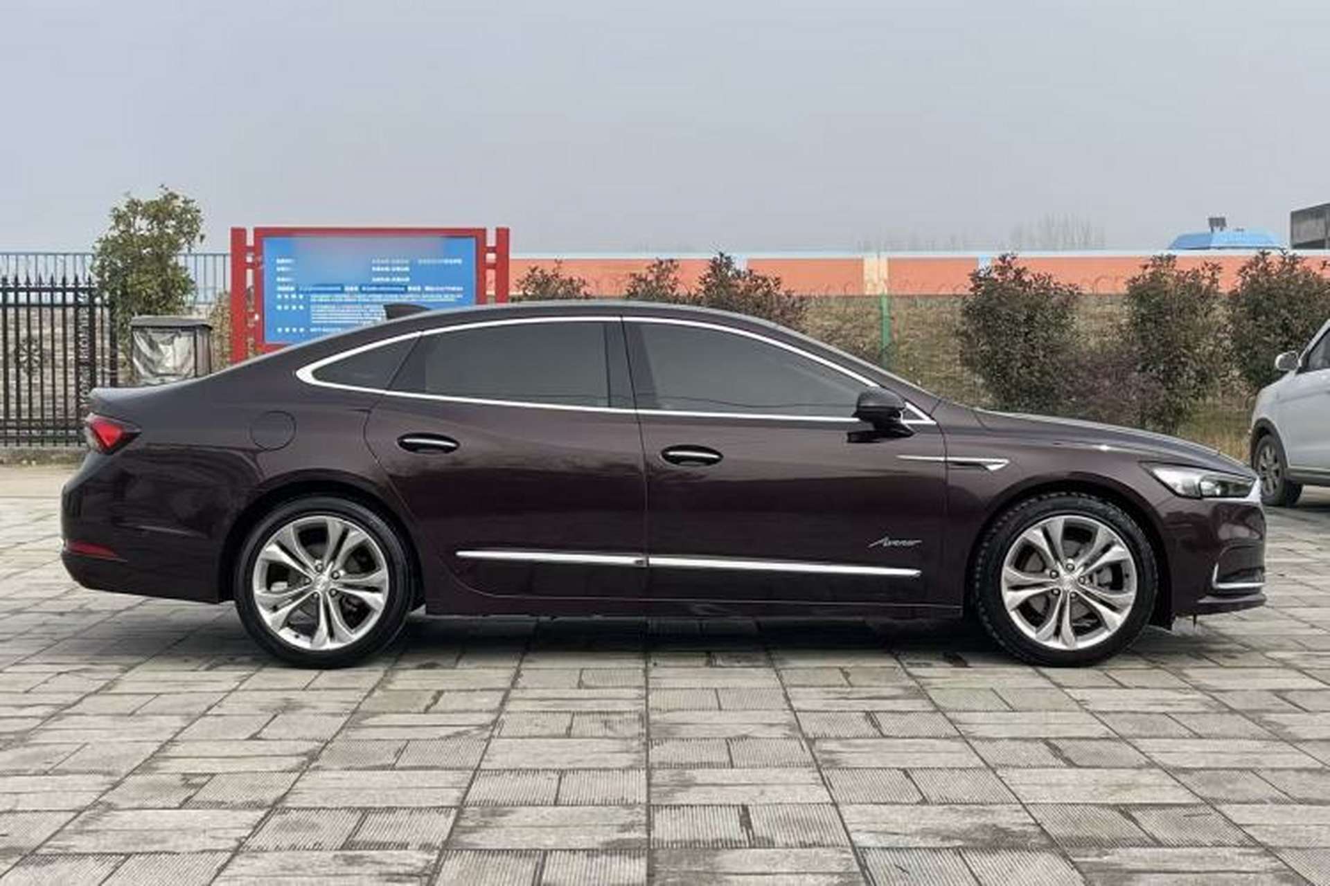 Used Buick LaCrosse 2022 Avenir Avia First Edition Exterior 4