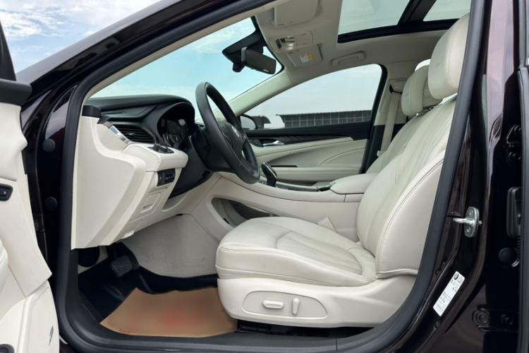 Used Buick LaCrosse 2022 Avenir Avia First Edition Interior 1