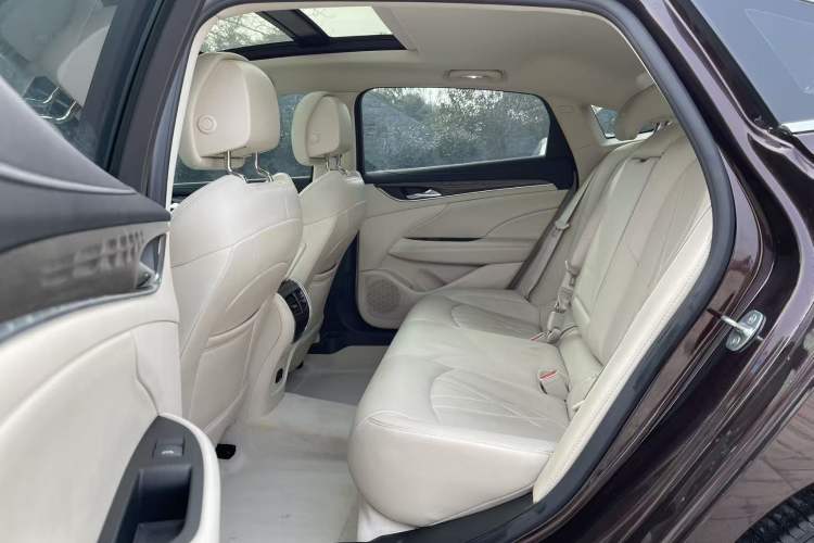 Used Buick LaCrosse 2022 Avenir Avia First Edition Interior 2
