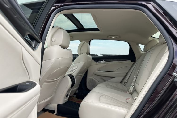 Used Buick LaCrosse 2022 Avenir Avia First Edition Interior 4