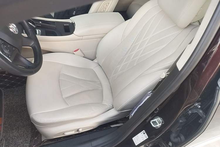 Used Buick LaCrosse 2022 Avenir Avia First Edition Left Front Seat