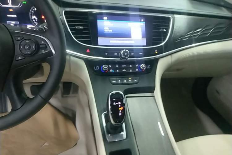 Used Buick LaCrosse 2022 Avenir Flagship Model Audio And AC Panel
