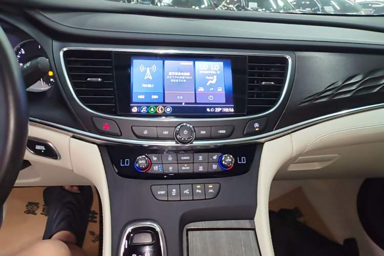 Used Buick LaCrosse 2022 Avenir Flagship Model Audio And AC Panel