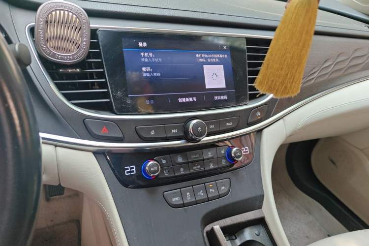 Used Buick LaCrosse 2022 Avenir Flagship Model Audio And AC Panel