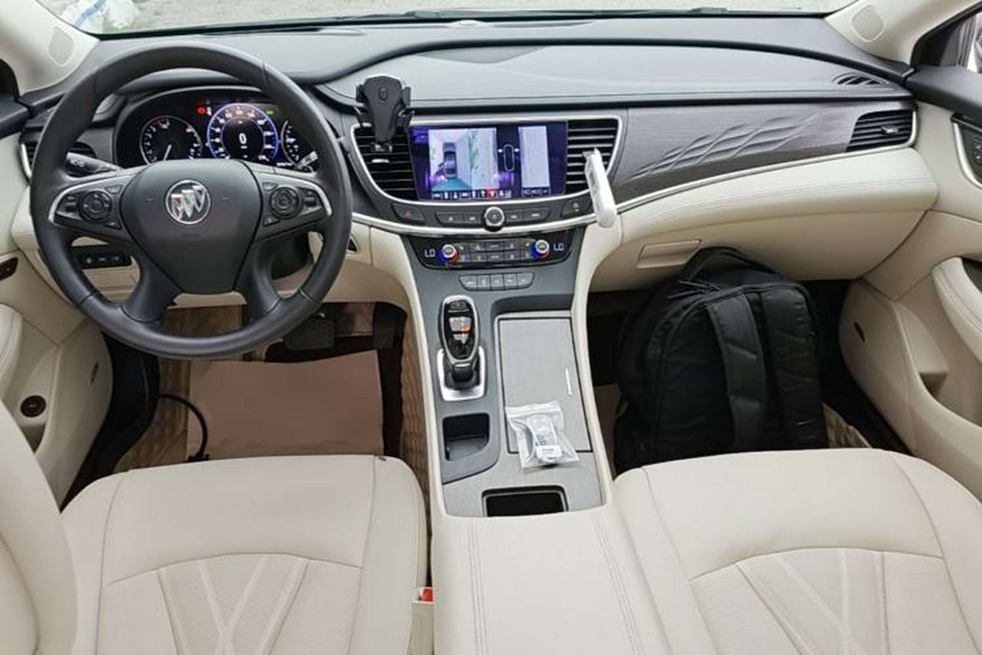 Used Buick LaCrosse 2022 Avenir Avia First Edition Center Console