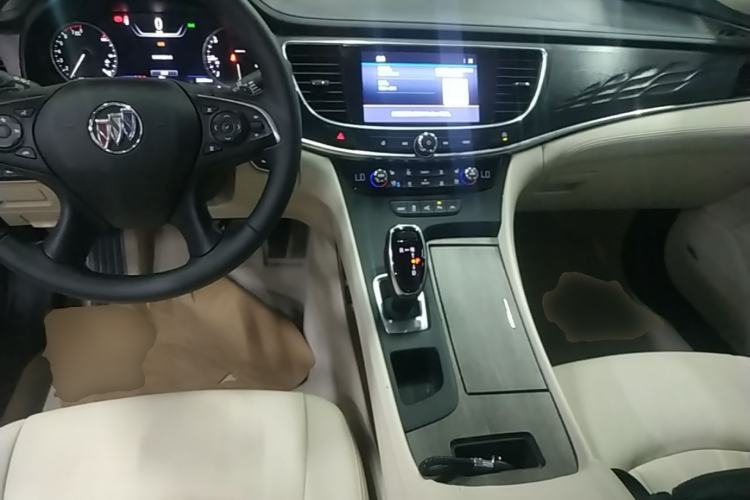 Used Buick LaCrosse 2022 Avenir Flagship Model Center Console