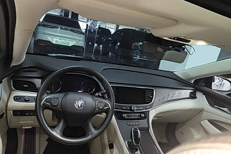 Used Buick LaCrosse 2022 Avenir Avia First Edition Center Console