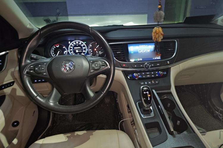 Used Buick LaCrosse 2022 Avenir Avia First Edition Center Console