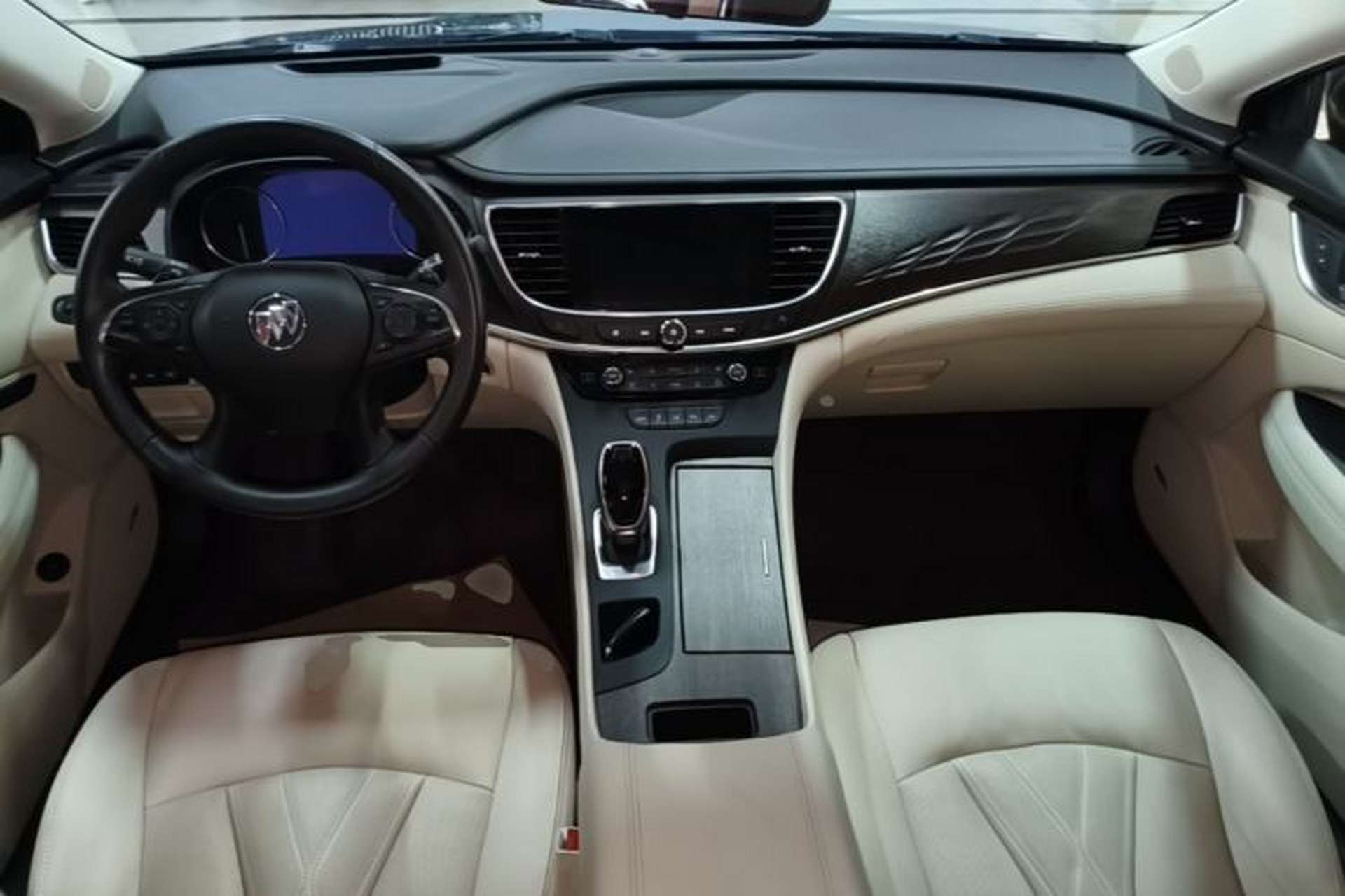 Used Buick LaCrosse 2022 Avenir Avia First Edition Center Console