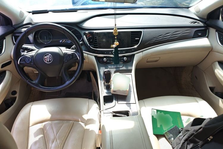 Used Buick LaCrosse 2022 Avenir Avia First Edition Center Console