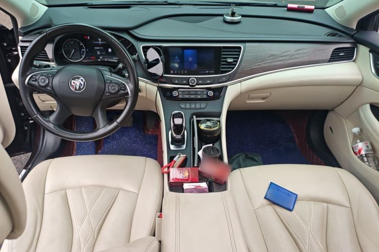 Used Buick LaCrosse 2022 Avenir Avia First Edition Center Console