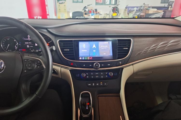 Used Buick LaCrosse 2022 Avenir Avia First Edition Center Console