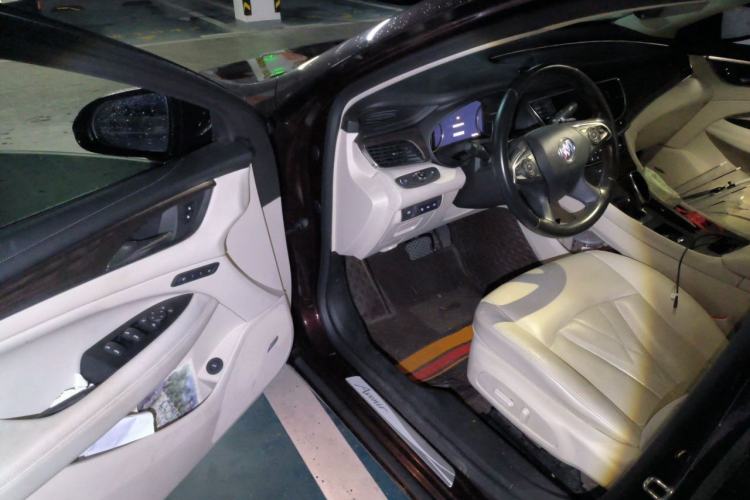 Used Buick LaCrosse 2022 Avenir Avia First Edition Driver Seat