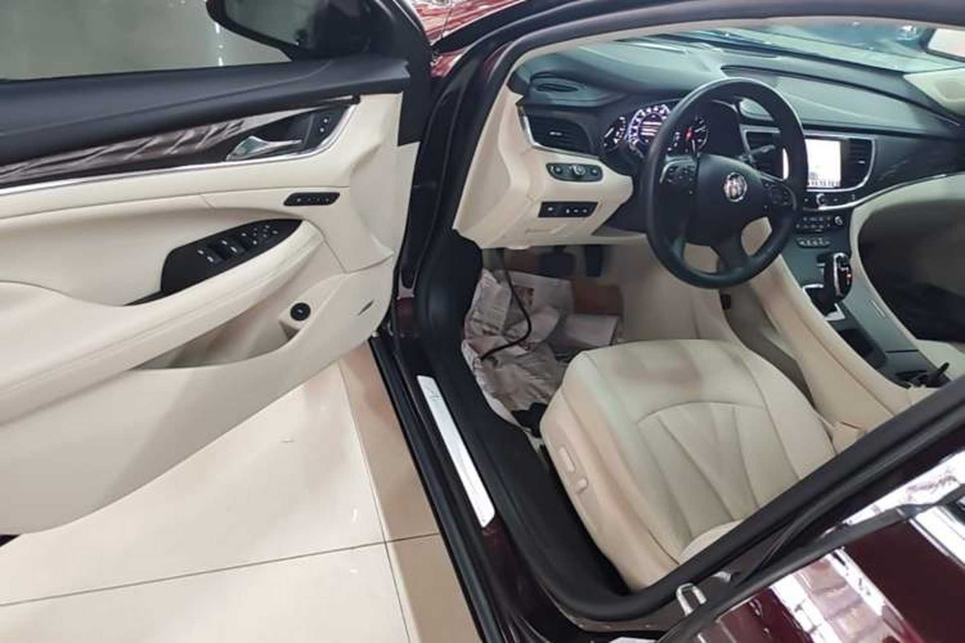 Used Buick LaCrosse 2022 Avenir Avia First Edition Driver Seat