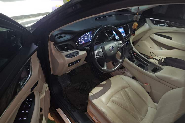 Used Buick LaCrosse 2022 Avenir Avia First Edition Driver Seat