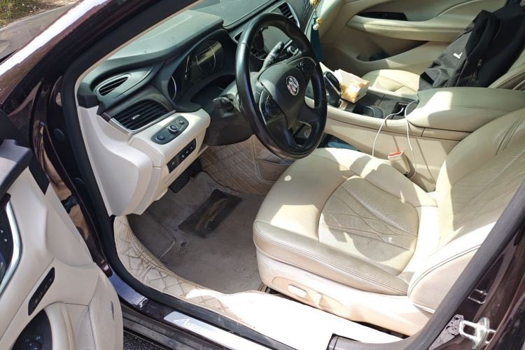 Used Buick LaCrosse 2022 Avenir Avia First Edition Driver Seat