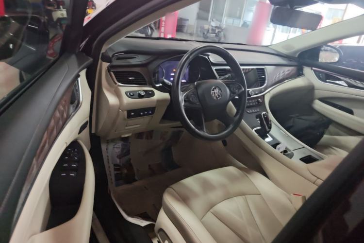 Used Buick LaCrosse 2022 Avenir Avia First Edition Driver Seat