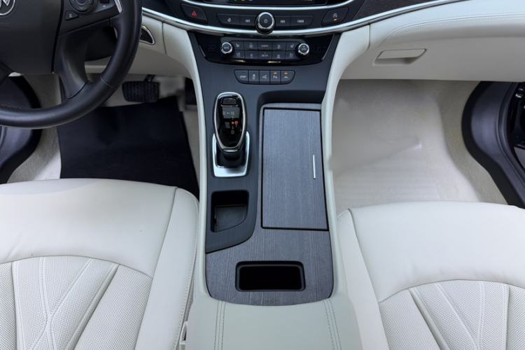 Used Buick LaCrosse 2022 Avenir Avia First Edition Interior 1