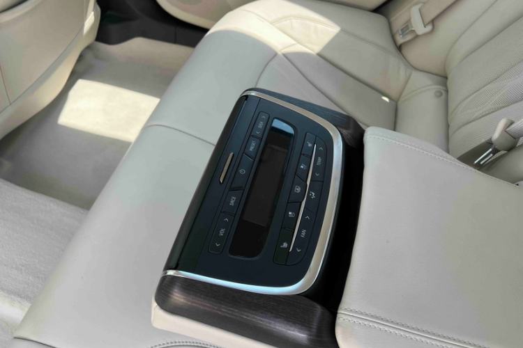 Used Buick LaCrosse 2022 Avenir Flagship Model Interior 2