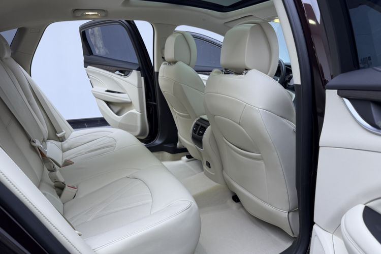 Used Buick LaCrosse 2022 Avenir Avia First Edition Interior 8