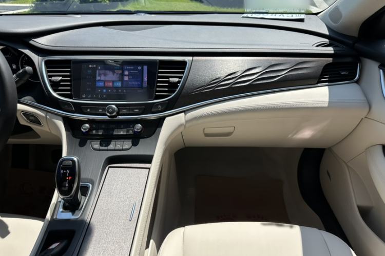 Used Buick LaCrosse 2022 Avenir Avia First Edition Interior 8