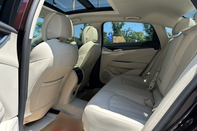 Used Buick LaCrosse 2022 Avenir Avia First Edition Interior 9