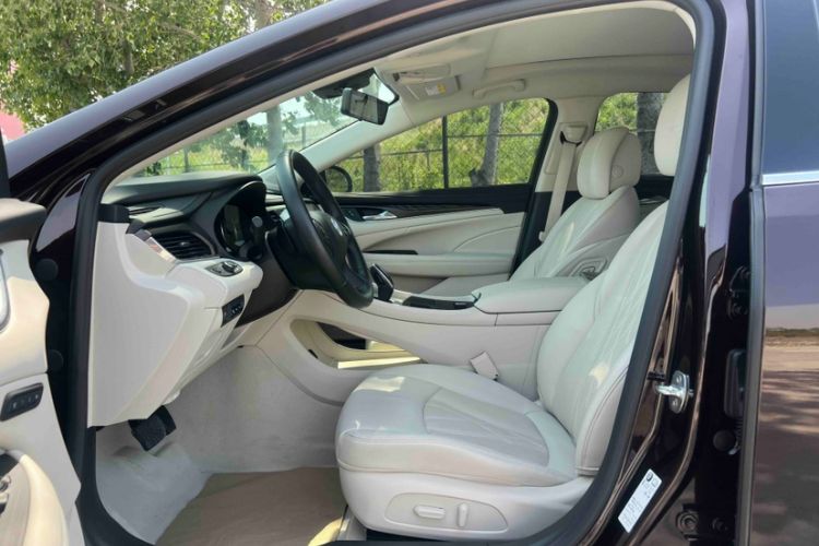 Used Buick LaCrosse 2022 Avenir Avia First Edition Left Front Seat