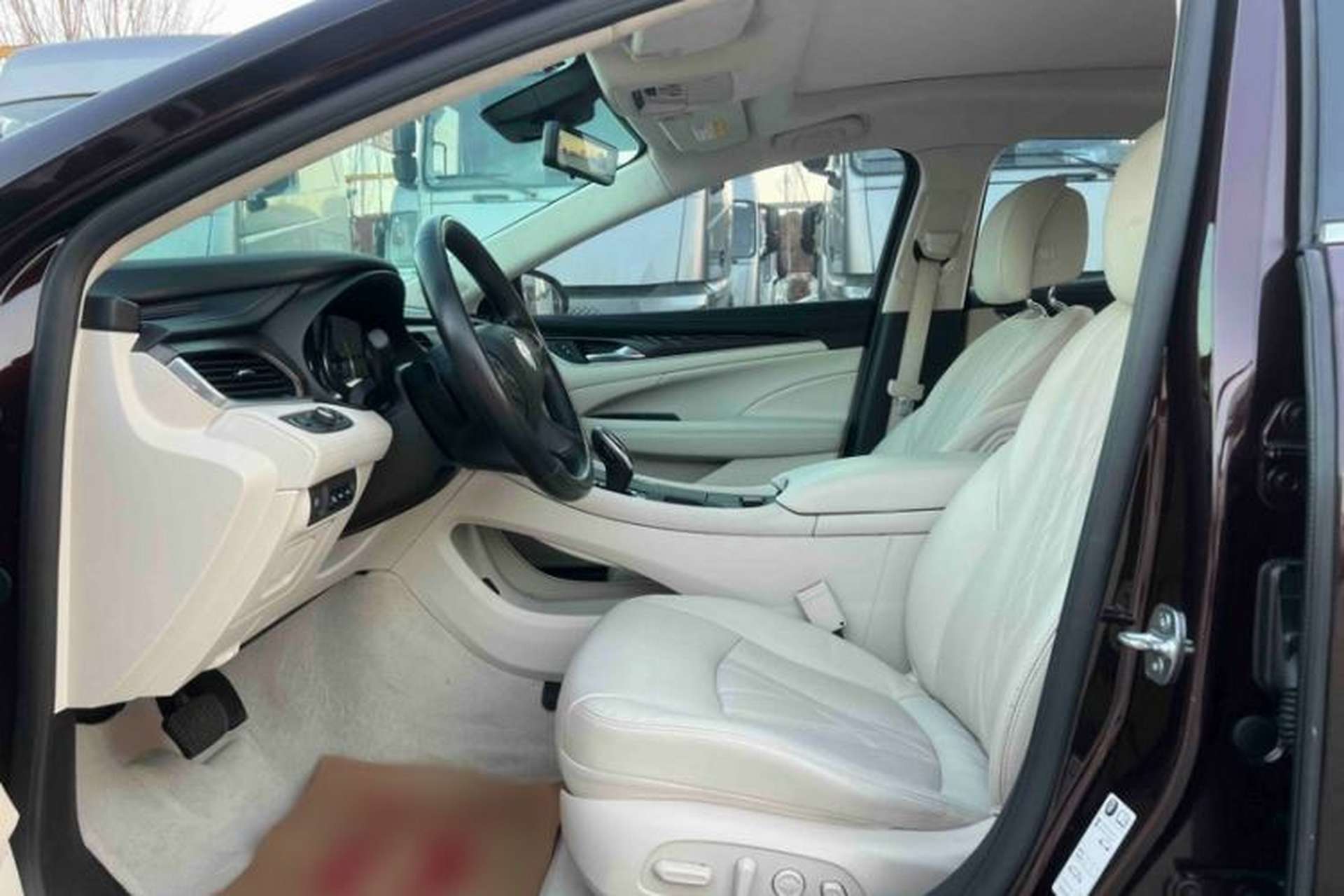 Used Buick LaCrosse 2022 Avenir Flagship Model Left Front Seat