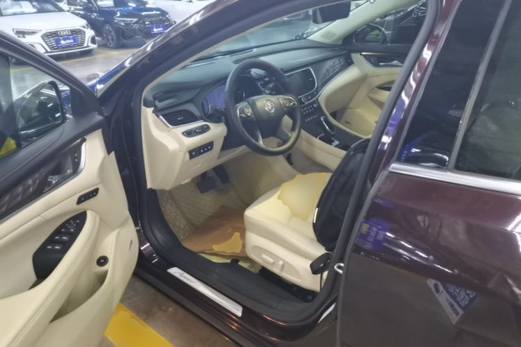 Used Buick LaCrosse 2022 Avenir Avia First Edition Left Front Seat