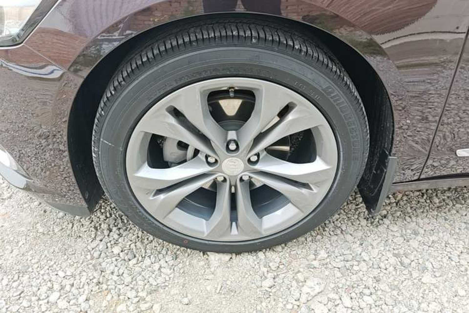 Used Buick LaCrosse 2022 Avenir Avia First Edition Left Front Wheel Hub