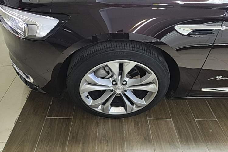 Used Buick LaCrosse 2022 Avenir Avia First Edition Left Front Wheel Hub