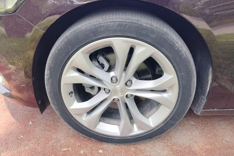 Used Buick LaCrosse 2022 Avenir Avia First Edition Left Front Wheel Hub