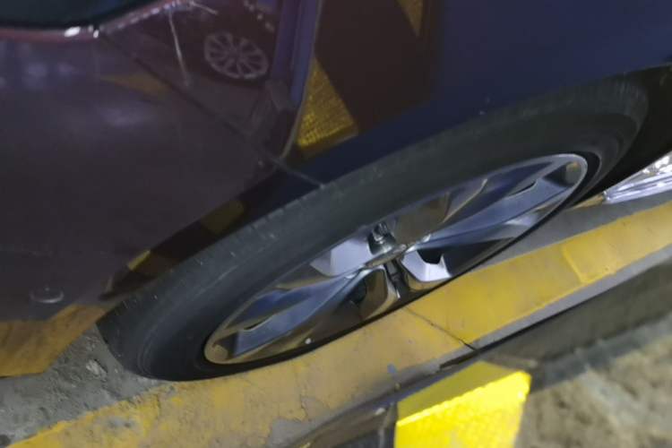 Used Buick LaCrosse 2022 Avenir Avia First Edition Left Front Wheel Hub