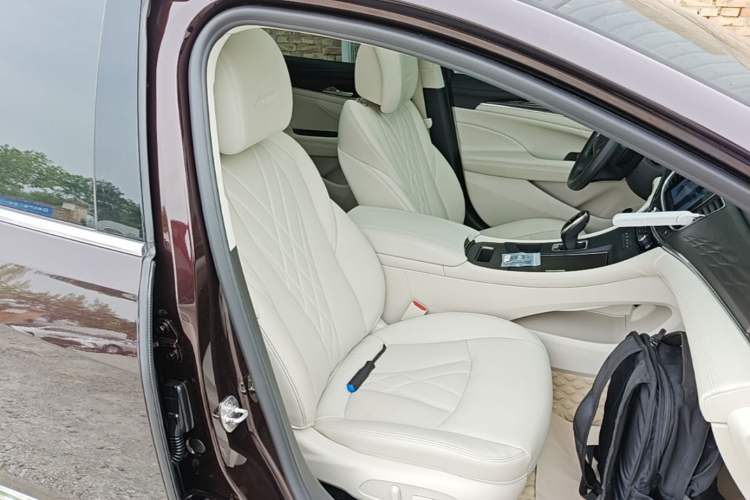 Used Buick LaCrosse 2022 Avenir Avia First Edition Right Front Seat