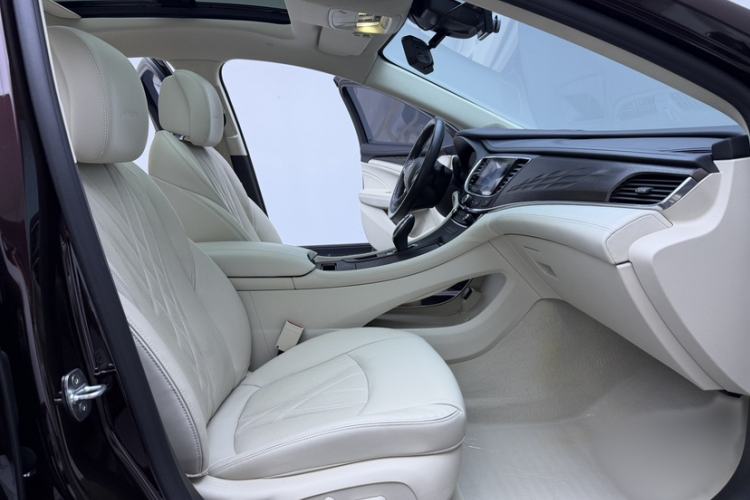 Used Buick LaCrosse 2022 Avenir Avia First Edition Right Front Seat
