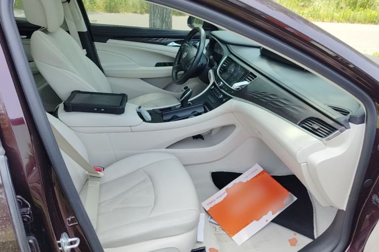 Used Buick LaCrosse 2022 Avenir Avia First Edition Right Front Seat