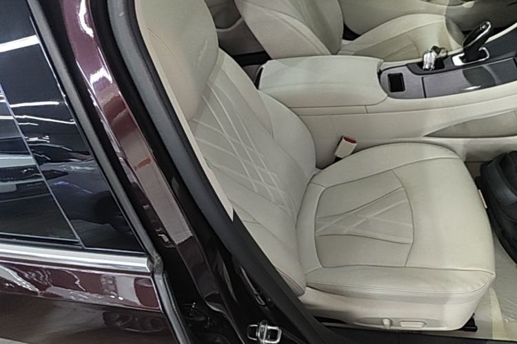 Used Buick LaCrosse 2022 Avenir Avia First Edition Right Front Seat