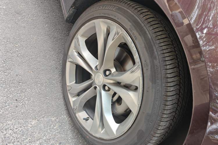 Used Buick LaCrosse 2022 Avenir Flagship Model Right Front Wheel Hub