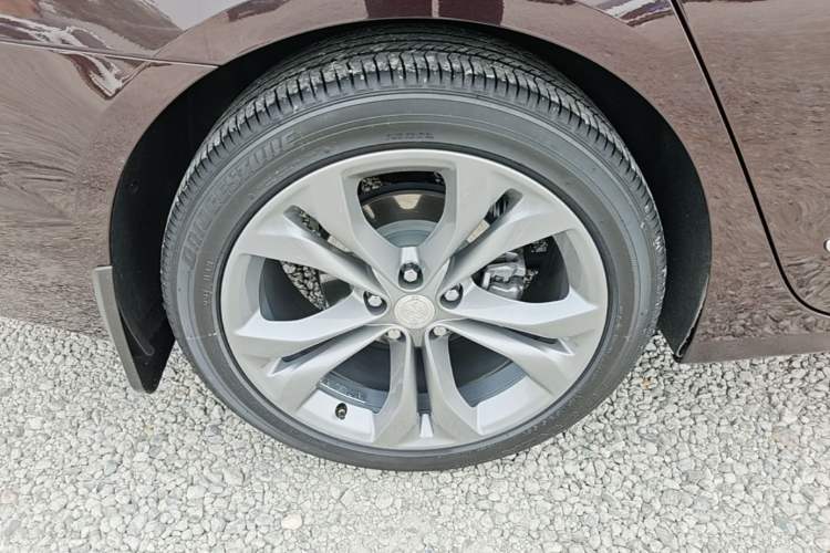 Used Buick LaCrosse 2022 Avenir Avia First Edition Right Rear Wheel Hub