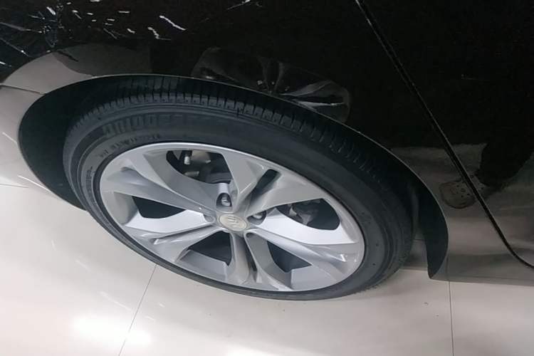 Used Buick LaCrosse 2022 Avenir Flagship Model Right Rear Wheel Hub