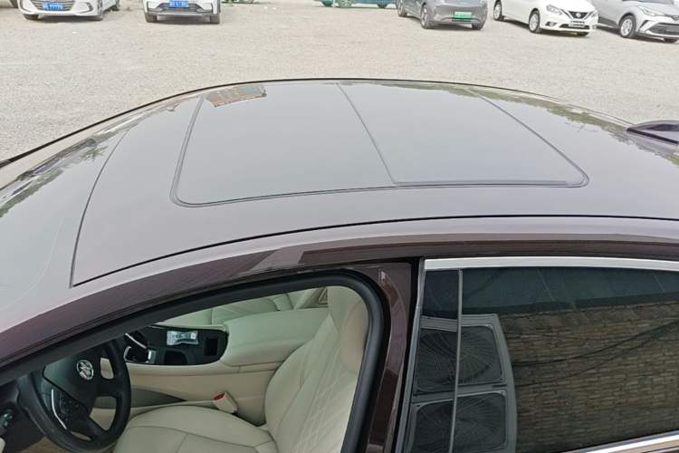 Used Buick LaCrosse 2022 Avenir Avia First Edition Roof