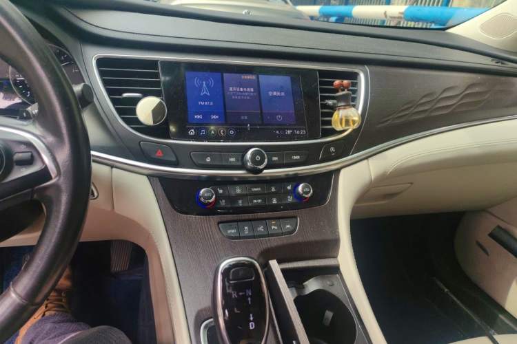 Used Buick LaCrosse 2022 Avenir Avia First Edition Audio And AC Panel