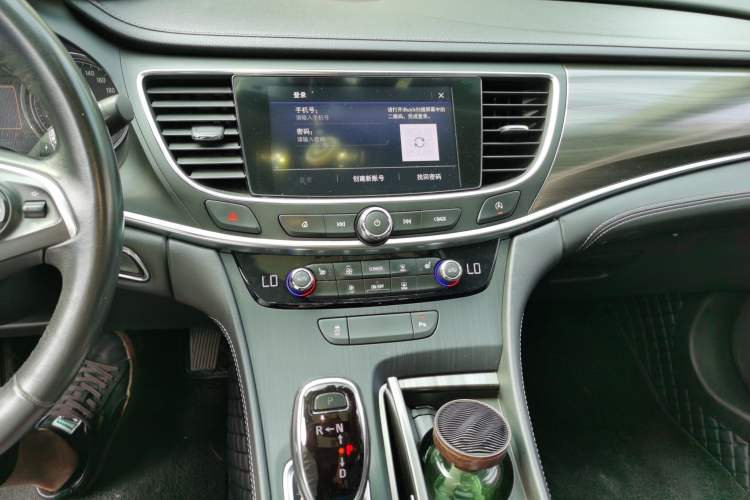 Used Buick LaCrosse 2022 552T Luxury Version Audio And AC Panel