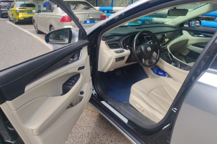 Used Buick LaCrosse 2022 Avenir Avia First Edition Driver Seat
