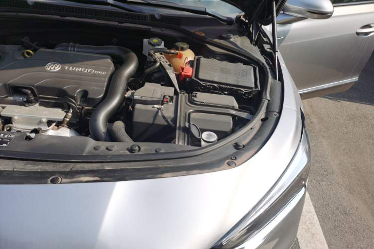 Used Buick LaCrosse 2022 552T Luxury Version Engine Bay Left