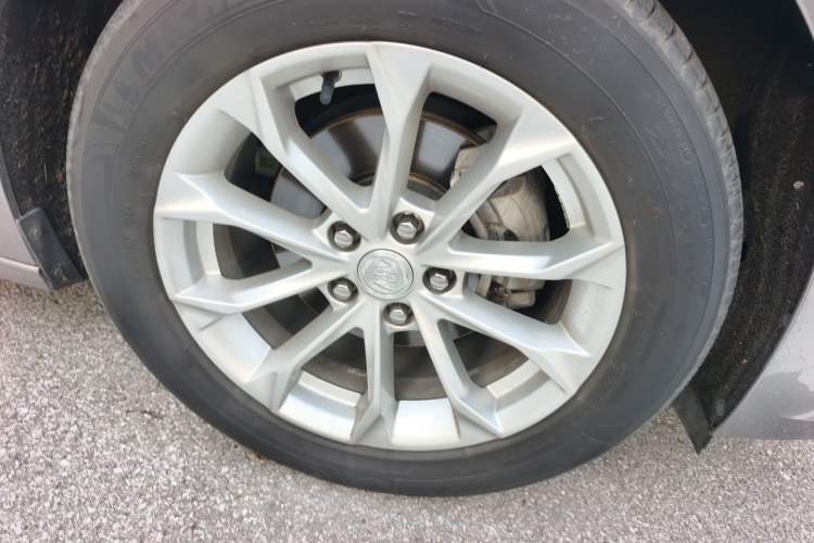 Used Buick LaCrosse 2022 552T Luxury Version Right Front Wheel Hub